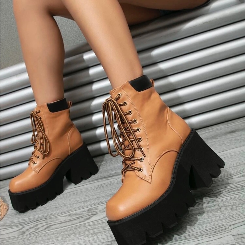 Platform combat boots